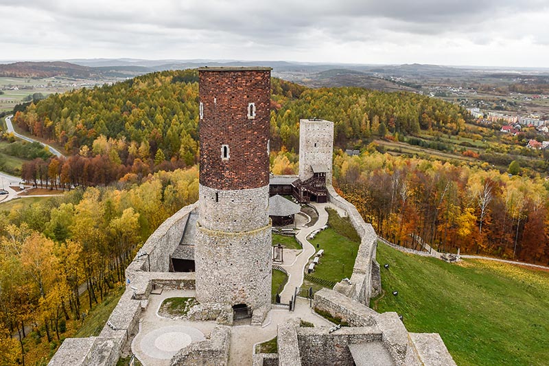 Góry Świętokrzyskie -  Zamek Królewski w Chęcinach. XIII wiek.