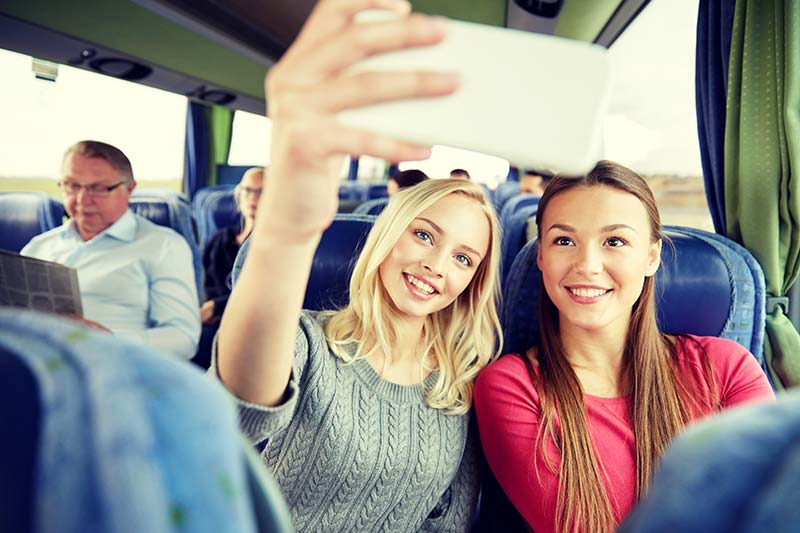 Podróż autobusem dalekobieżnym. Jak przygotować się na podróż autokarem i o czym warto pomyśleć?